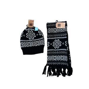 NWT MukLuks Reversible Hat and Scarf Set Black Gray‎